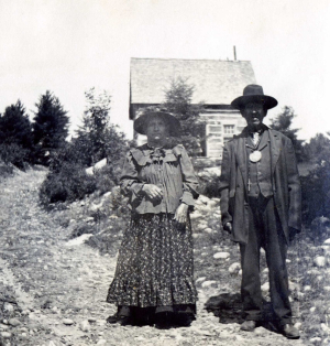 Paul Chevalier, last chief of the Dumoine Band and wife Susan Hudson - Rapides des Joachims (1910). 