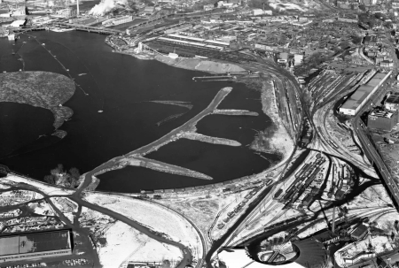 A 1962 photo showing the causeway under construction.