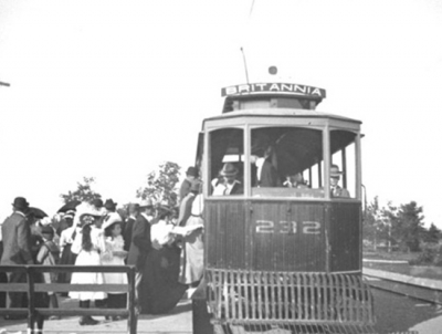 People boarding the OERC trolley, Britannia-on-the-Bay, 1900
